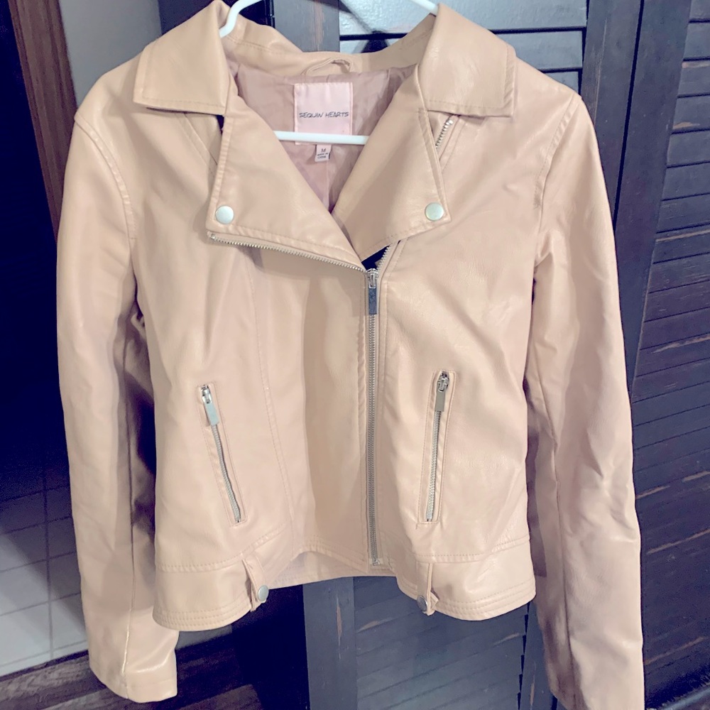 Sequin Hearts Polyester jacket. Cream/Tan color size medium
